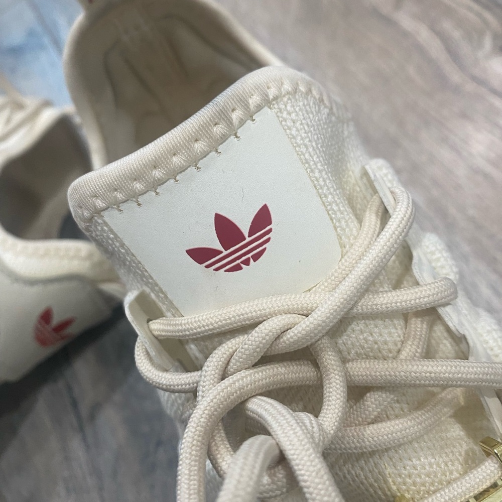 Adidas NMD R1 Valentine’s sneaker - Picture 5 of 14